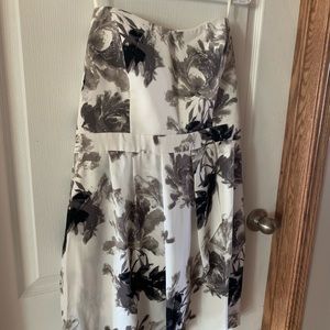 Le Chateau strapless dress  with pockets